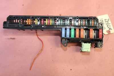 BMW 550I 2006-2007 E60 debajo del tablero caja de fusibles M7142 Foto 1 de 4