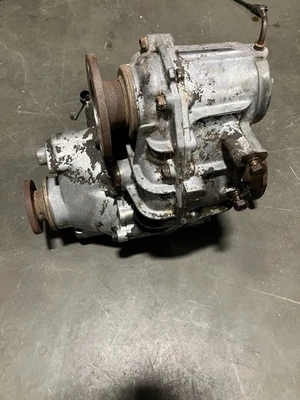 Nissan 720 1984 caja de transferencia de transmisión manual 4x4. Foto 1 de 4