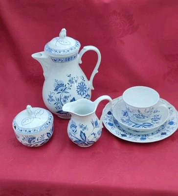 21 teiliges Kaffeeservice  Ingres Weiss, Form Marienbad Porzellan, Zwiebelmuster - Bild 1 von 4