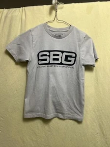 Straight Blast Fitnessstudio Jugend Gr. SMALL SBG LOGOS VORNE UND HINTEN SCHÖN SAUBER - Bild 1 von 4