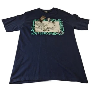 Camiseta Stüssy Lance azul marino disponible en varios tamaños - Imagen 1 de 3