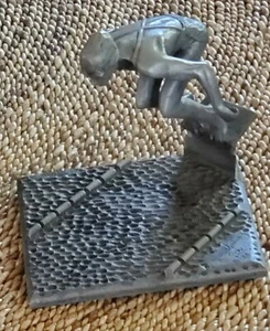 Escultura de peltre vintage de Marcel Jovine AT&T 1983 nadador olímpico - Imagen 1 de 3