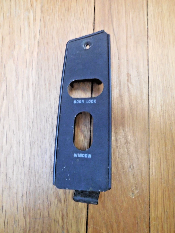 Cerradura de puerta eléctrica y bisel E7ZB-14 1987-1993 Ford Mustang original usado Foto 1 de 4