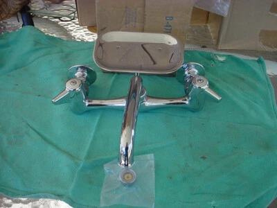 Центральный латунный настенный кухонный кран 0048-UA3 1,5 галл/мин хром - Изображение 1 из 4