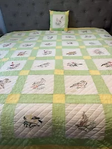 Trapunta vintage fatta a mano ricamo a mano Stati e uccellini verde bianco giallo - Foto 1 di 11