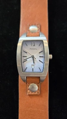 Reloj de cuarzo con correa de cuero para mujer Fossil JR Foto 1 de 4