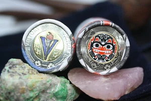 Nuovo set da collezione 2 rotoli Canada 2020 seconda guerra mondiale Toonie & Bill Reid Haida 50 x $2 RCM - Foto 1 di 12