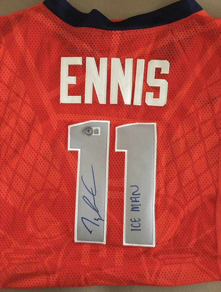 Футболка с автографом Тайлера Энниса. Баскетбольный мяч NCAA Syracuse оранжевый. Beckett сертификат подлинности - Изображение 1 из 2