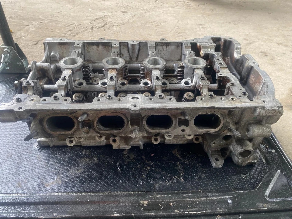 BMW MINI COOPER 1.6 N18B16A CYLINDER HEAD V758067980 2010 - Image 1 of 4