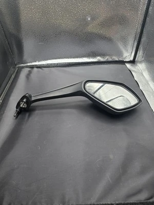 Espejo retrovisor derecho de fábrica 13-17 Triumph Daytona 675R usado fabricante original sin tornillos Foto 1 de 4