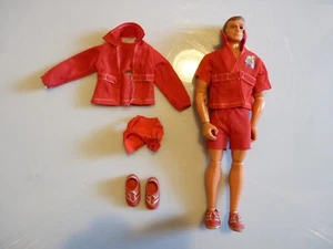 VINTAGE 1975 KENNER SIX MILLION DOLLAR MAN DOLL & CLOTHES & EXTRA TRAINERS ETC - Foto 1 di 16