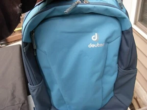 Deuter Giga Rucksack Daypack blau zweifarbig alle Reißverschlüsse funktionieren Top Zustand - Bild 1 von 6