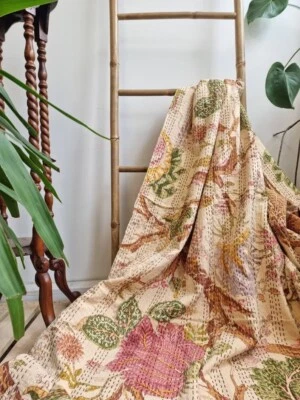 Colcha Kantha con estampado floral beige indio manta de algodón doble colcha vintage EE. UU. Foto 1 de 4