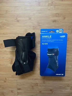Soporte estabilizador de tobillo fuerte Zamst A2-DX (pie medio/izquierdo) Foto 1 de 2