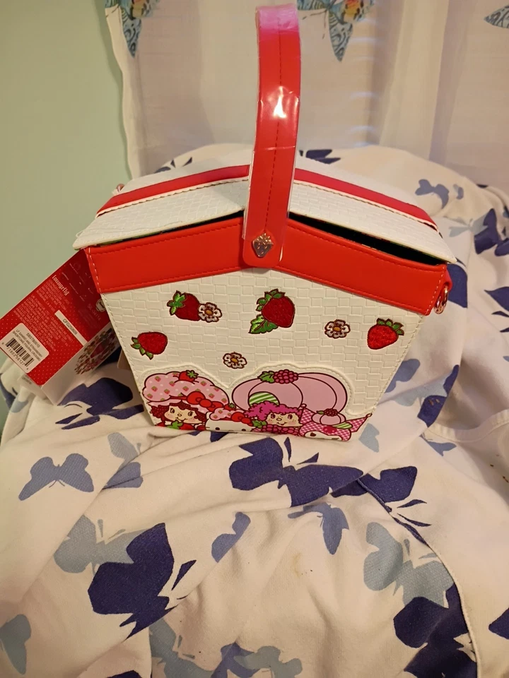 Bolso Bandolera Loungefly Sanrio Hello Kitty X Strawberry Shortcake Basket Perfumado Foto 1 de 4