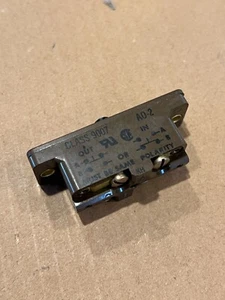 Interruptor de límite cuadrado D bronceado 9007 A02 AO2 botón de presión dial relé - Imagen 1 de 1