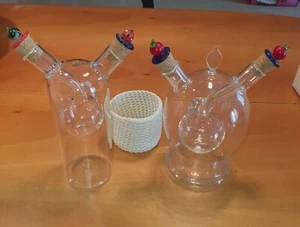 Coppia di ampolle per olio e aceto in vetro soffiato  - Foto 1 di 10