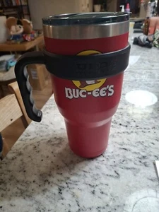 Buc-ee’s Logo Red Tumbler Travel Coffee Mug Yukon 40 Oz Outfitters Nice! Bucees - Afbeelding 1 van 4