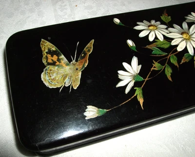 Antike Lackdose mit Malerei - Schmetterling / Blumen - 30 x 9 x 4cm aus Nachlass - Bild 1 von 4