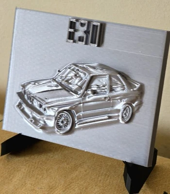 BMW Quadretto a rilievo  da circa 14 cm raffigurante l’intramontabile E30 - Immagine 1 di 4
