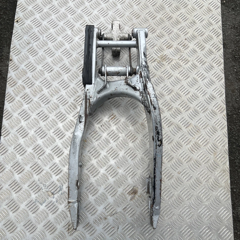Suzuki RG125 RG 125 Fun 1992 Swingarm Swinging  Arm - Image 1 of 4