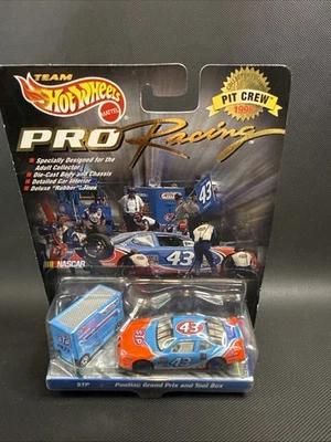 1998 Hot Wheels Pit Crew Edition1/64 STP Pontiac Grand Prix / Tool Box #43 Petty - Image 1 of 4