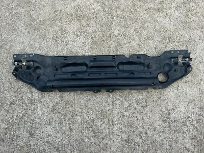 Marco superior del panel de soporte del radiador BMW E60 525i 530i 535i 530xi 2004-10 Foto 1 de 3