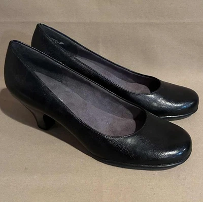 NEW Without Box Aerosoles Heels 7.5M WISE GUY Kitten Pumps Black Leather - Image 1 of 4