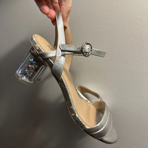 β¨ MIMCO Silver Flats Sandals β Size 38 | Sparkle Resin Heels β Comfy $179 πππ - Picture 1 of 9