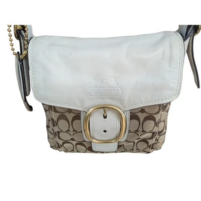 Bolso de hombro Coach Signature de cuero de lona blanco marrón dorado herrajes Japón Foto 1 de 4