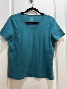 LL Bean Green Short Sleeve Tee Medium VNeck Armpit To Armpit 20” Length 22” - Picture 1 of 7