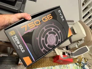 Alimentation à découpage EVGA 750W Gold (220-G6-0750-X1) - Photo 1/2
