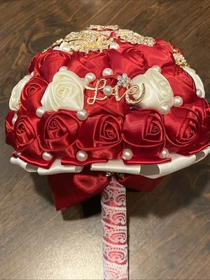 Ramo de Boda Rosas Rojas/Blancas Bling Decoración Matrimonio Novia Criada Matrona (A) Foto 1 de 4