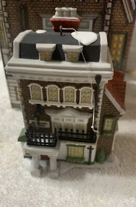 VINTAGE 1992 Dept 56 Dickens Village The Crown & Cricket Inn Ornamento in porcellana - Foto 1 di 6