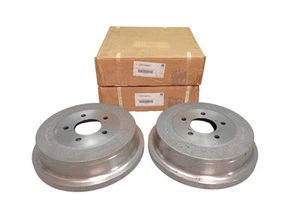 Bremstrommel hinten Set 2 Stück für CHRYSLER Voyager DODGE Caravan 04877263AG - Picture 1 of 8