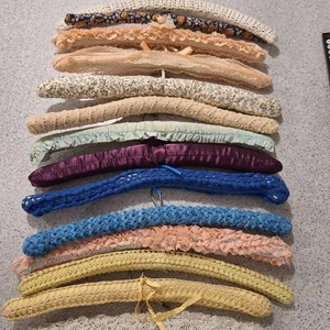 Selection of 15 colourful padded, Knitted decorative vintage coat hangers. - Picture 1 of 4