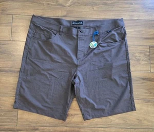 TRAVIS MATHEW Surf To Turf Shorts HERREN GRÖSSE 42 braun Ton Streifen vorne flach neu mit Etikett - Bild 1 von 10