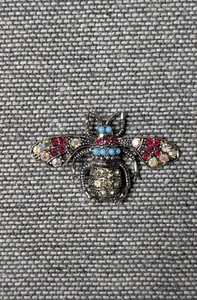 STUNNING VINTAGE ORNATE JEWELED FLY RHINESTONES AND BEADS BROOCHE PIN PINBACK - Picture 1 of 4