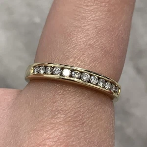 Anillo de media eternidad de diamantes de 0,24 quilates de oro amarillo de 9 quilates 375 - talla M 1/2 - Imagen 1 de 10