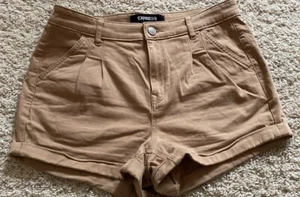 Express High Rise Pleated Mom Shorts Size 8 Beige Stretch Cuffed - Picture 1 of 5