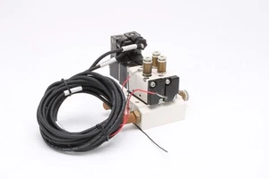 AirTAC 2x 4V110-06 Solenoid Air Valves With Manifold - Picture 1 of 4