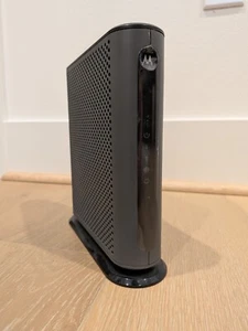 Motorola MB8600 DOCSIS 3.1 Ultra Fast Cable Gb+ Modem - Afbeelding 1 van 3