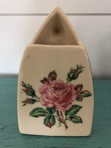 Jarrón de hierro figurativo de cerámica vintage rosa rosa ¡EXCELENTE! - Imagen 1 de 2