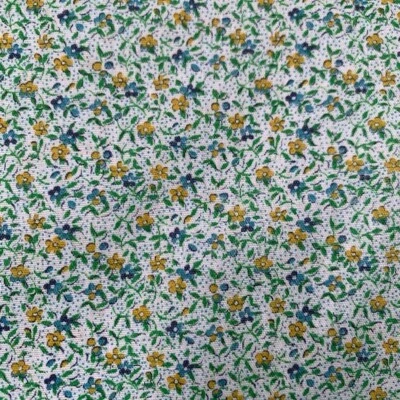 Acolchado de tela azul pálido con flores amarillas y azules de colección Fabri-Edredón Foto 1 de 4