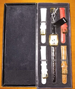 Disney Mickey Mouse Watch with set of 5 straps NWT New - Picture 1 of 4