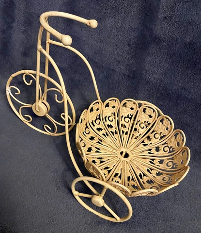 Vintage Metal Bicycle Floral Basket Plant Stand Holder 15.25”D Cover