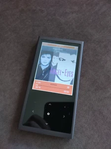 iRiver e200 8Gb digital player - Picture 1 of 9