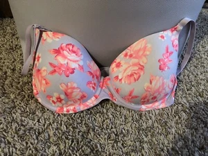 Sujetador ROSA Victoria's Secret 32D Wear Everywhere Ligeramente Forrado Púrpura Rosa Logotipo - Imagen 1 de 11
