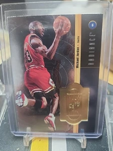 MICHAEL JORDAN 1998-99 SPX FINITE RADIANCE /5000 #1 CHICAGO BULLS GOAT - Picture 1 of 3
