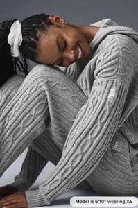 Alo Yoga Damen Loungewear bequemer Zopfmuster Winter Glückseligkeit Hoodie Größe L UVP 148 $ - Bild 1 von 11
